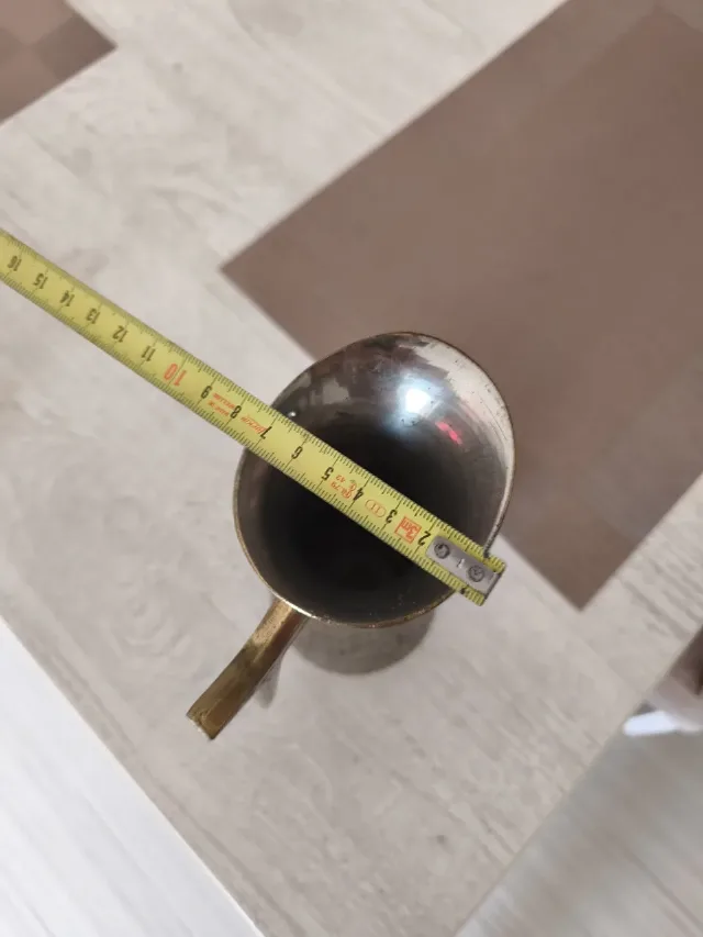 Carafă / Vază decorativă vintage din alamă gravată manual – Import India – fotografia 5 din 8