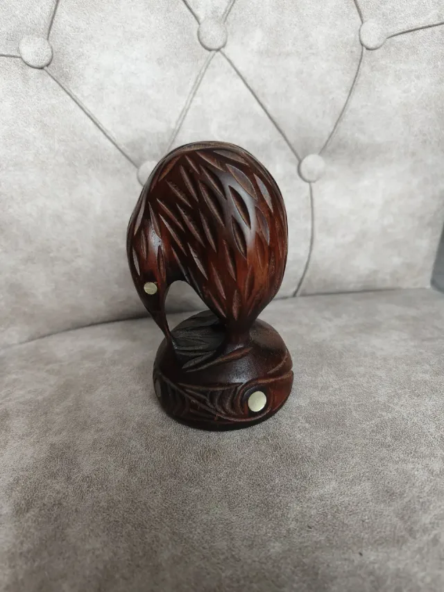 Statuetă vintage pasăre Kiwi – Sculptură manuală lemn și sidef Pāua Noua Zeelandă – fotografia 3 din 8