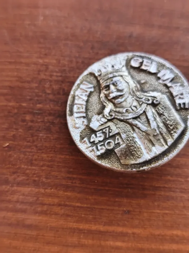 Insignă vintage Ștefan cel Mare (1457 - 1504) - de colecție – fotografia 2 din 6