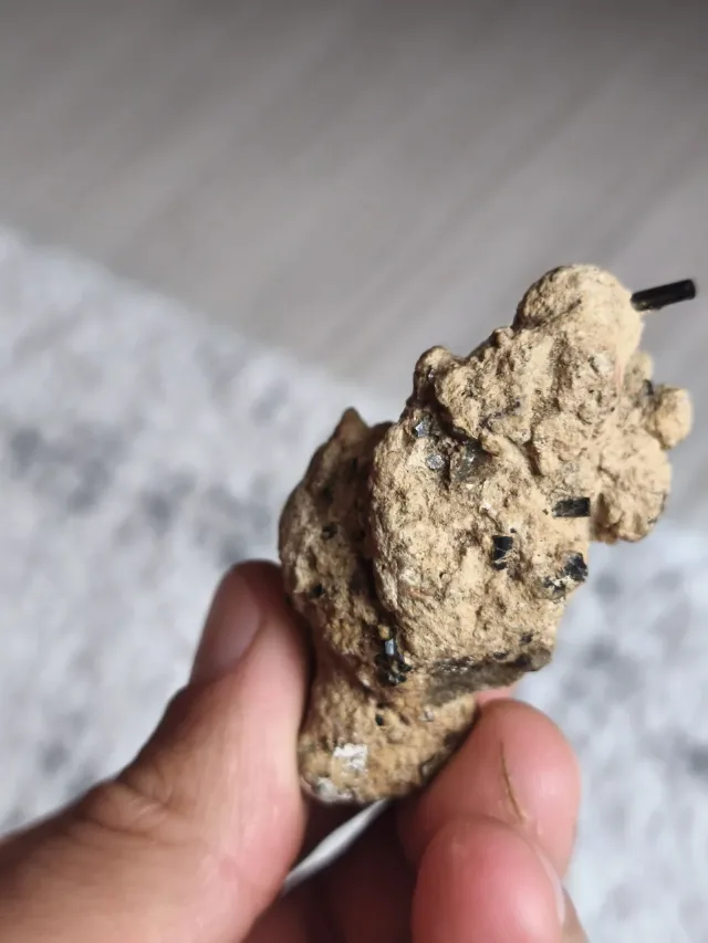 Eșantion Mineralogic Deosebit – Turmalină Neagră (Schorl) în Matrice Naturală – fotografia 8 din 8