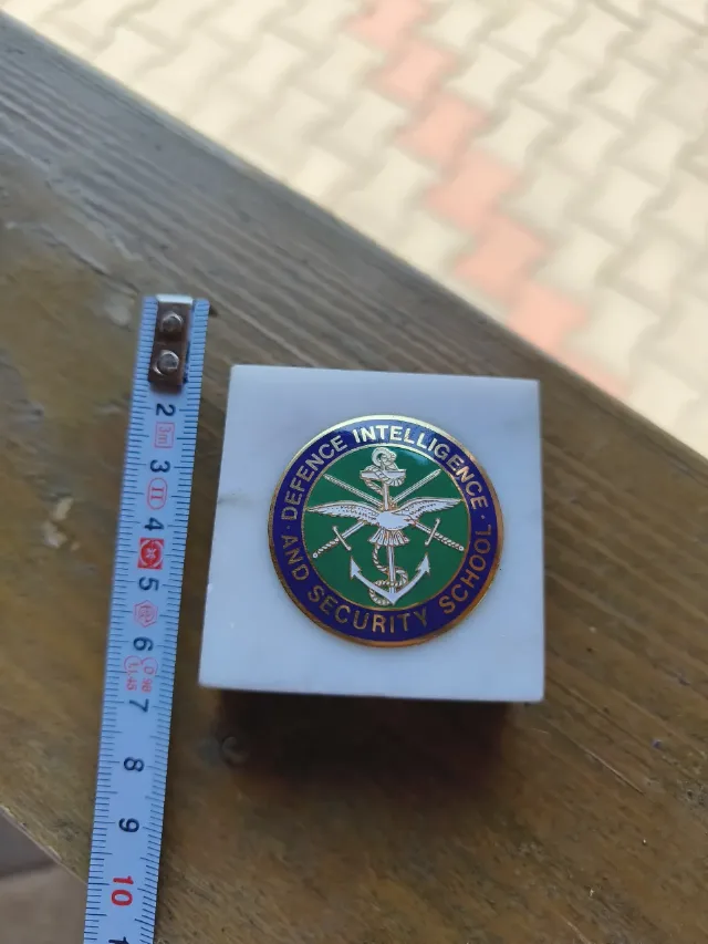 Prespapiu militar colecție - Marmură albă cu Emblema DISS (Marea Britanie) – fotografia 3 din 8
