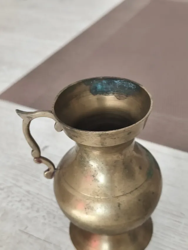 Carafă / Ulcior vintage din alamă masivă – obiect decorativ de colecție – fotografia 2 din 7