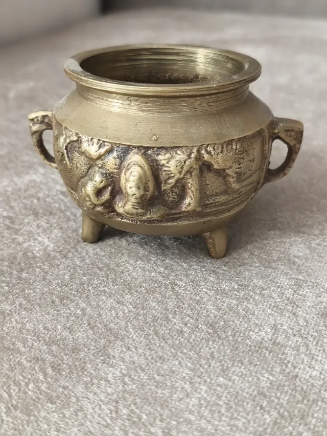 Arzător tămâie / Vas decorativ asiatic din alamă, model trepied – fotografia 3 din 8