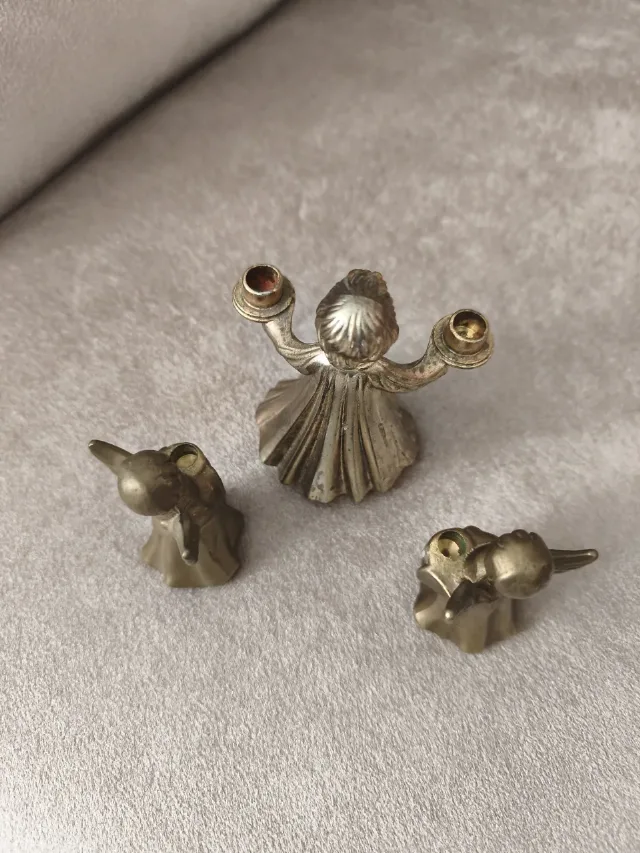 Set 3 sfeșnice vintage îngerași, bronz/alamă masivă – decor Mid-Century – fotografia 7 din 8