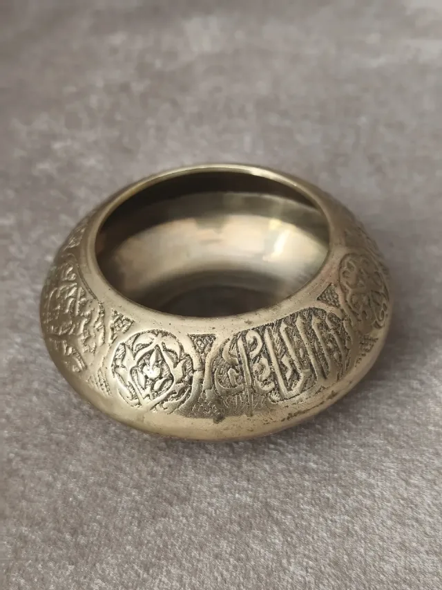 Bol / Vas Islamic Vechi din Alamă Gravată Manual – Stil Mamluk Revival – fotografia 1 din 6