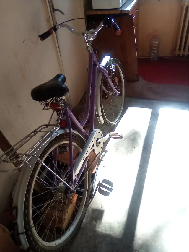 bicicleta  3 sferturi  violet – fotografia 2 din 6