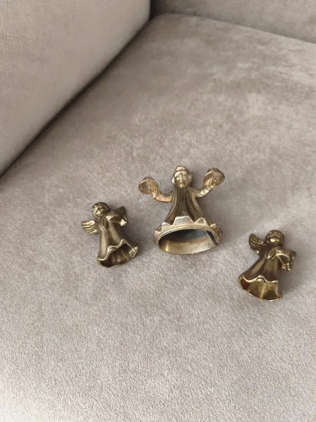 Set 3 sfeșnice vintage îngerași, bronz/alamă masivă – decor Mid-Century – fotografia 5 din 8