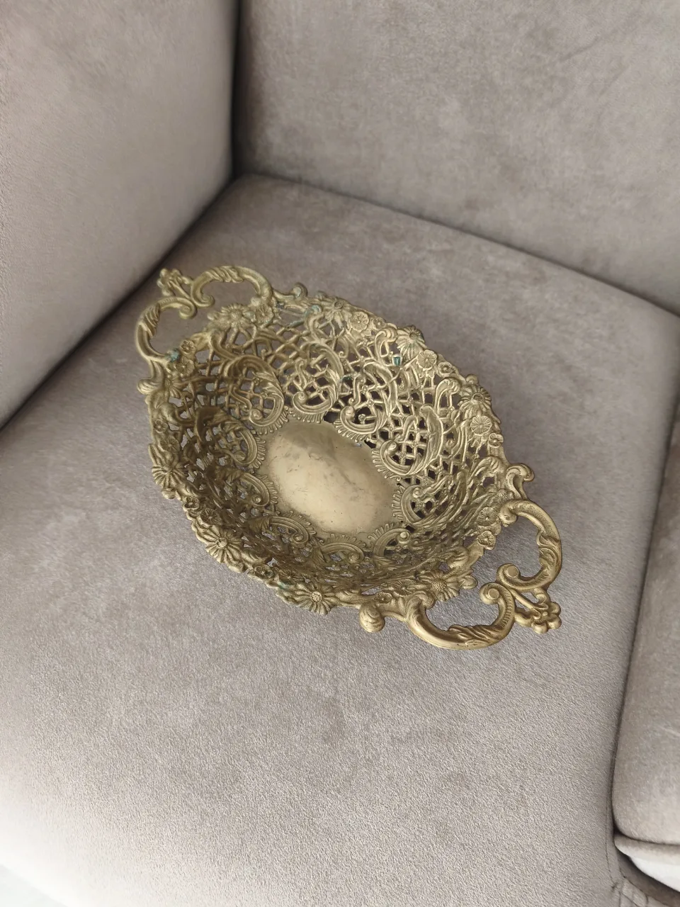 Fructieră / Centru de masă vintage din alamă masivă filigranată, stil Baroc (32 cm) – Bistrița-Năsăud, Bistrița-Năsăud