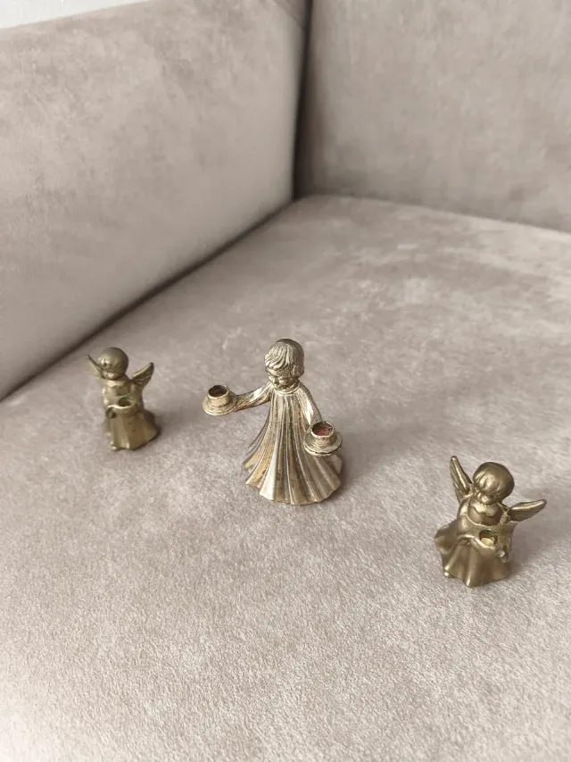 Set 3 sfeșnice vintage îngerași, bronz/alamă masivă – decor Mid-Century – fotografia 3 din 8