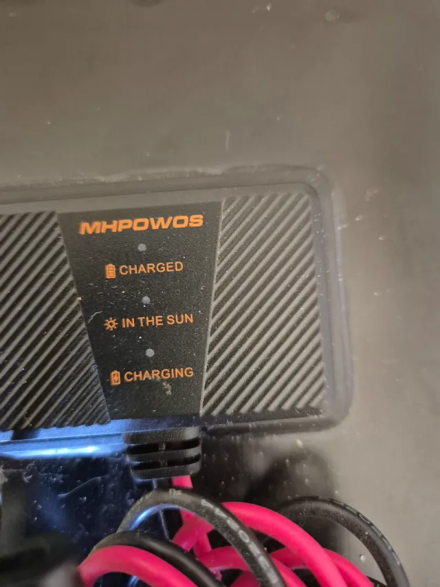 Incarcator solar pentru baterii auto de 12V 30W – fotografia 2 din 5
