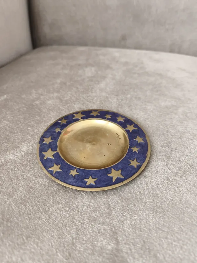 Suport pahar / Tăviță vintage din alamă și email albastru cu stele – fotografia 3 din 7