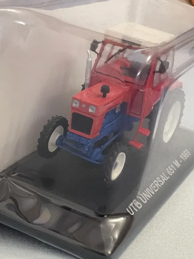 Machetă Tractor UTB 651M Hacette 1:43 – fotografia 4 din 5