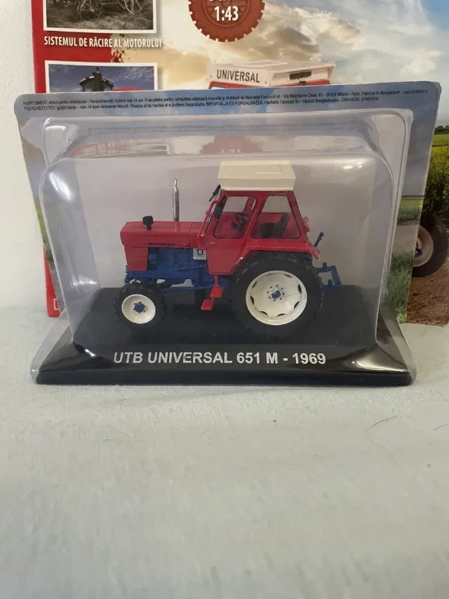 Machetă Tractor UTB 651M Hacette 1:43 – fotografia 2 din 5