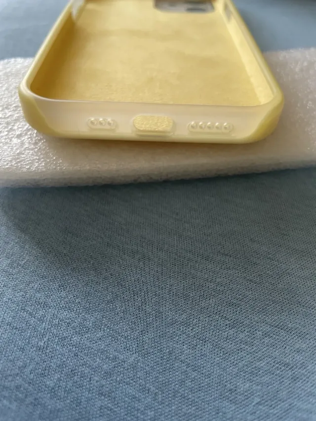 Husă protecție silicon IPhone 12 – fotografia 3 din 4