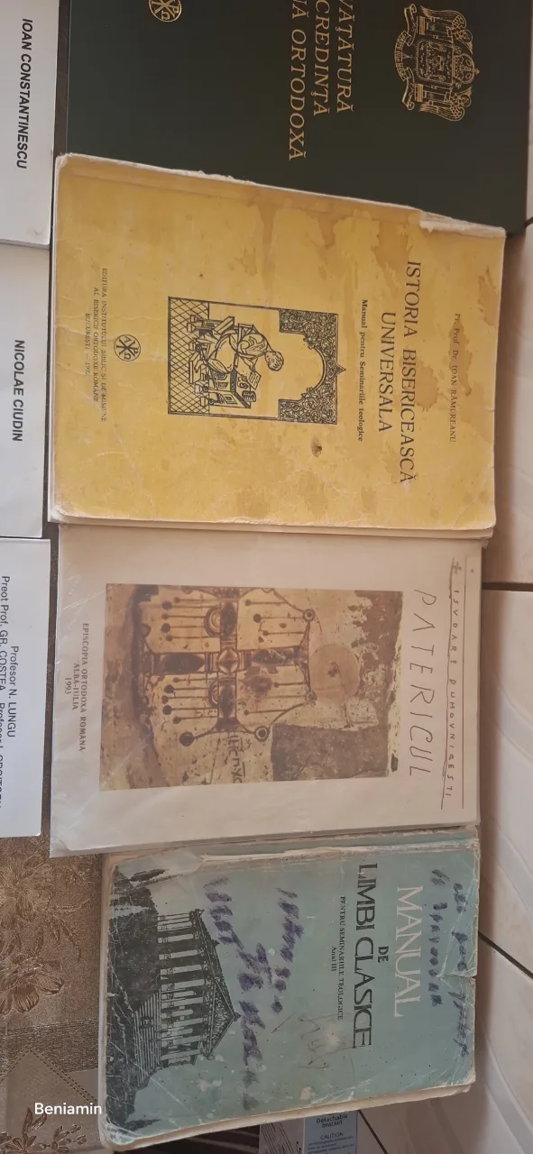 lot de cărți teologice – fotografia 3 din 3