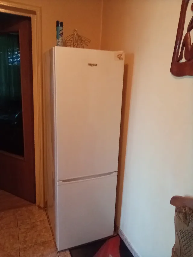 Frigider Whirlpool un vând un frigider – Sector 3, București