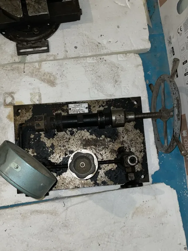 Pompa de verificat manometre pentru ulei – fotografia 2 din 3