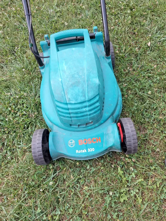 Masina electrica de tuns gazonul Bosch Rotak 320, 1200 W, 32 cm, folosita – fotografia 3 din 8