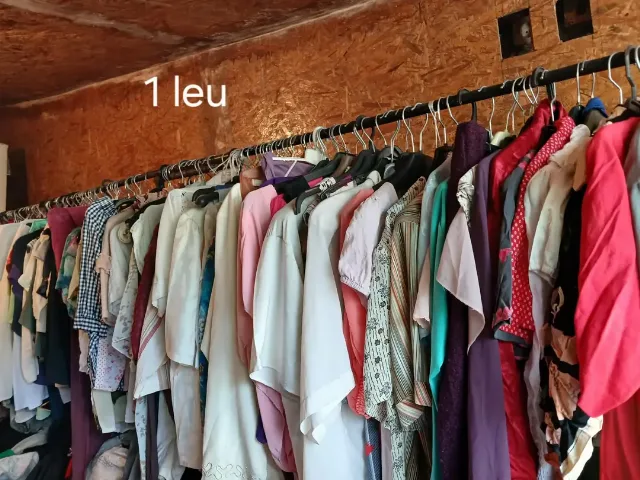 Vind haine dama, barbat, copii, vara-iarna, 5 buc la 1 leu str Brestei 43 Craiova, nu trimit pri curier – fotografia 4 din 8