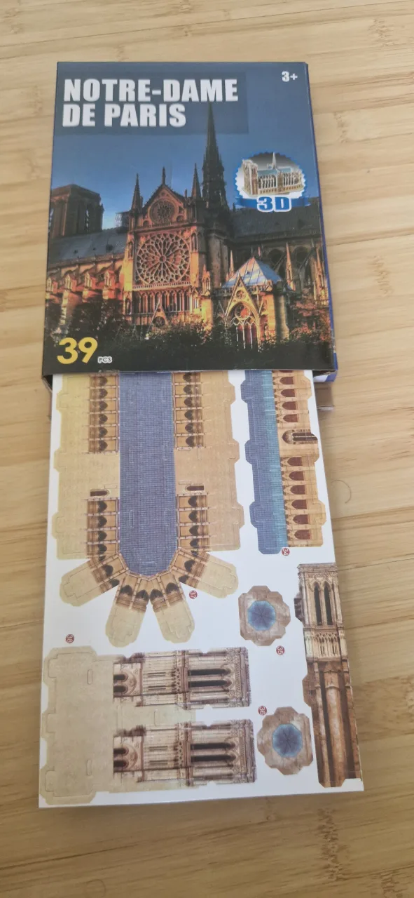 Puzzle 3D nou cu Catedrala Notre-Dame de Paris – fotografia 3 din 3