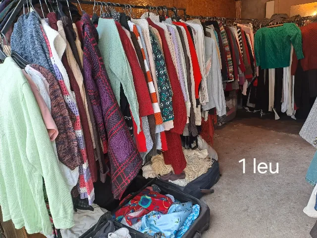 Vind haine dama, barbat, copii, vara-iarna, 5 buc la 1 leu str Brestei 43 Craiova, nu trimit pri curier – fotografia 5 din 8