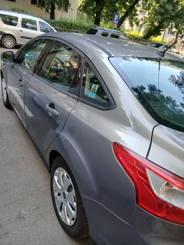 Ford Focus 2012 benzina – fotografia 4 din 8