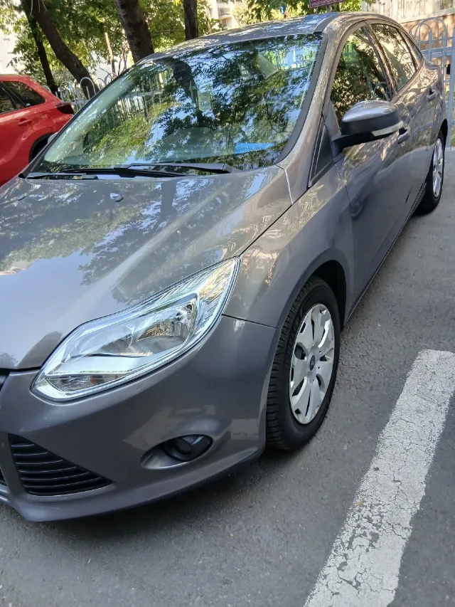 Ford Focus 2012 benzina – fotografia 2 din 8
