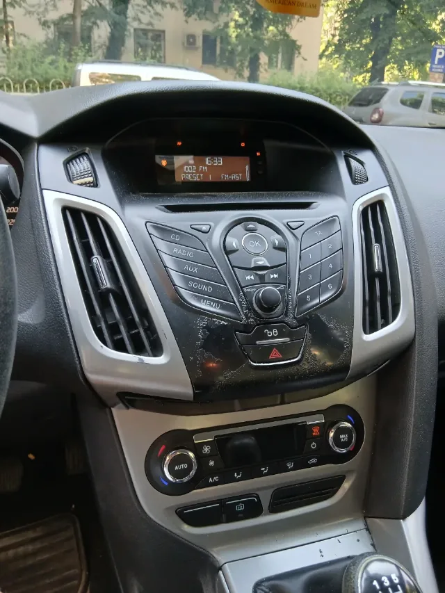 Ford Focus 2012 benzina – fotografia 8 din 8