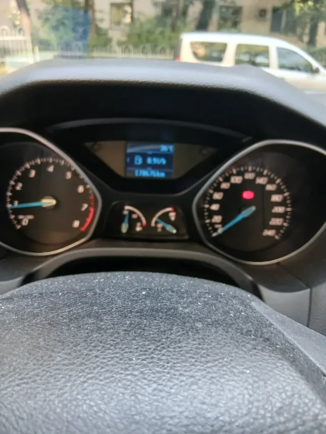 Ford Focus 2012 benzina – fotografia 7 din 8