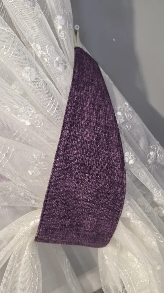 set complet de perdea și draperie pentru bucătărie, decorat în stil rustic având ca tematică lavanda și motivele florale. – fotografia 3 din 4