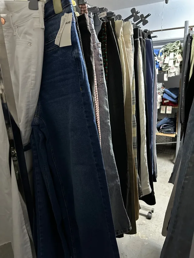 Haine outlet multibrand – fotografia 5 din 5