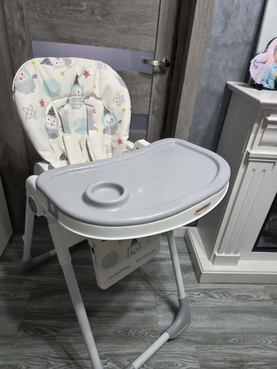 Vînd scaun  cu măsuță pentru copii – fotografia 1 din 8