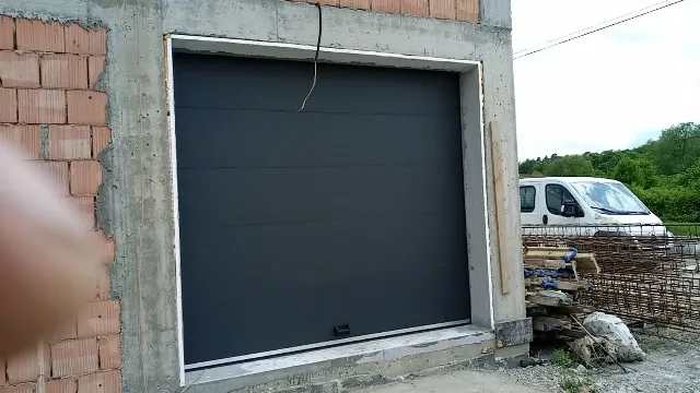 Usa de garaj sectionala Antracit – fotografia 4 din 4