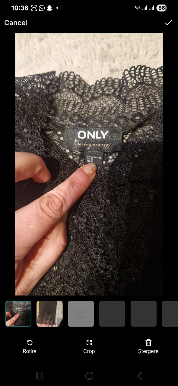 bluză neagră elegantă cu decolteu și manșete din dantelă, – fotografia 2 din 8