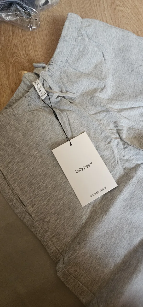 PANTALONI TRENING STRADIVARIUS – fotografia 4 din 6