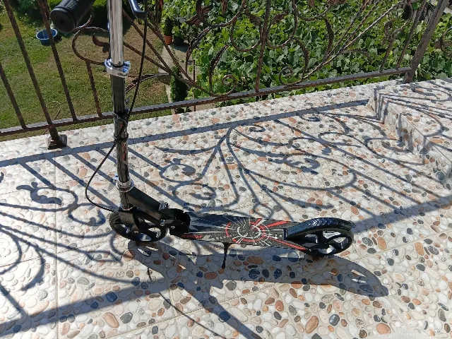 Trotineta nonelectrica – fotografia 1 din 2
