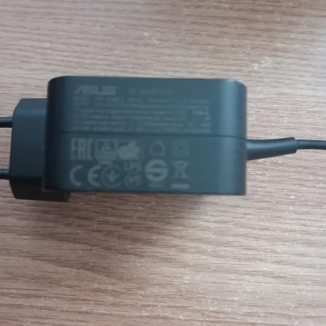 incarcator asus de leptop stare buna – fotografia 3 din 3