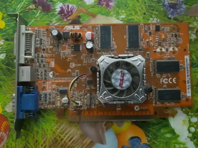 Kit PC Retro TESTAT Complet – Placă Hibrid ASRock, Pentium 4 3.2GHz, ASUS Radeon X550 – fotografia 4 din 7