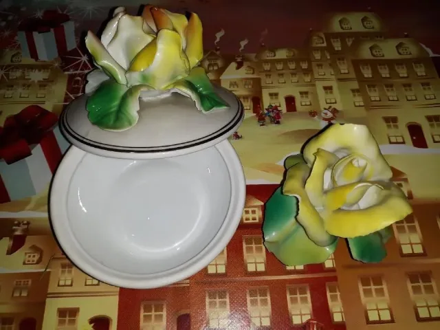 Lot Porțelan Vintage Iris Cluj – Lucru Manual / Bonbonieră și Trandafiri – fotografia 3 din 4