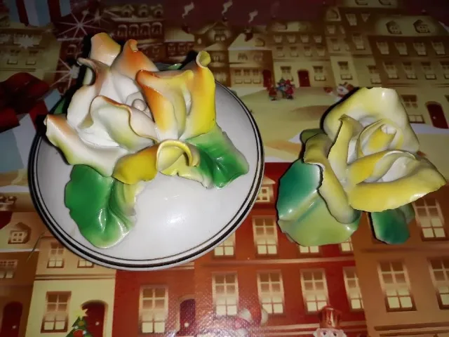 Lot Porțelan Vintage Iris Cluj – Lucru Manual / Bonbonieră și Trandafiri – fotografia 2 din 4