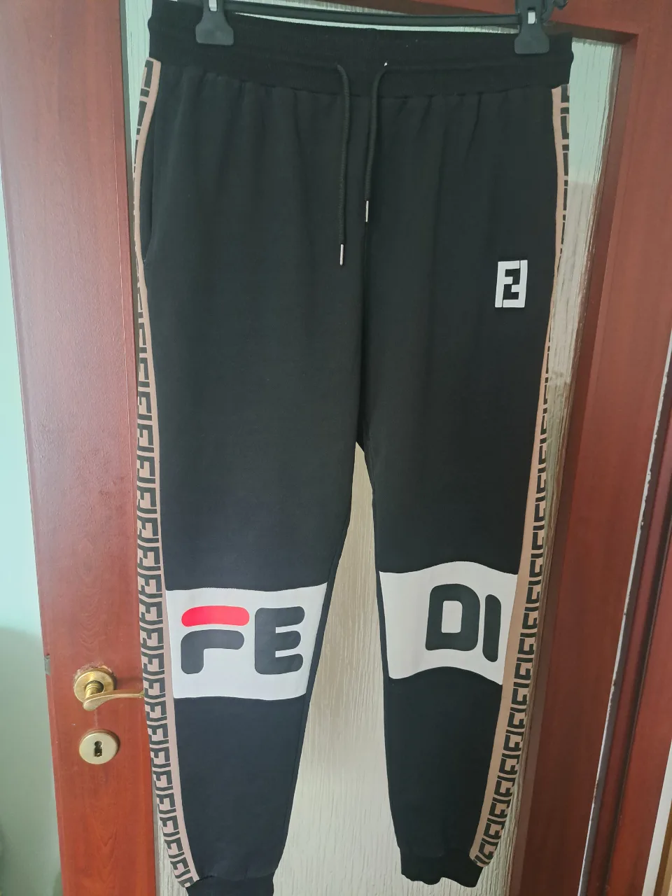pantalon trening marimea L – Oradea, Bihor