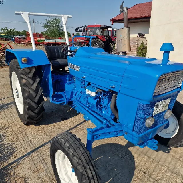 Tractor Ford 2000 – fotografia 1 din 4