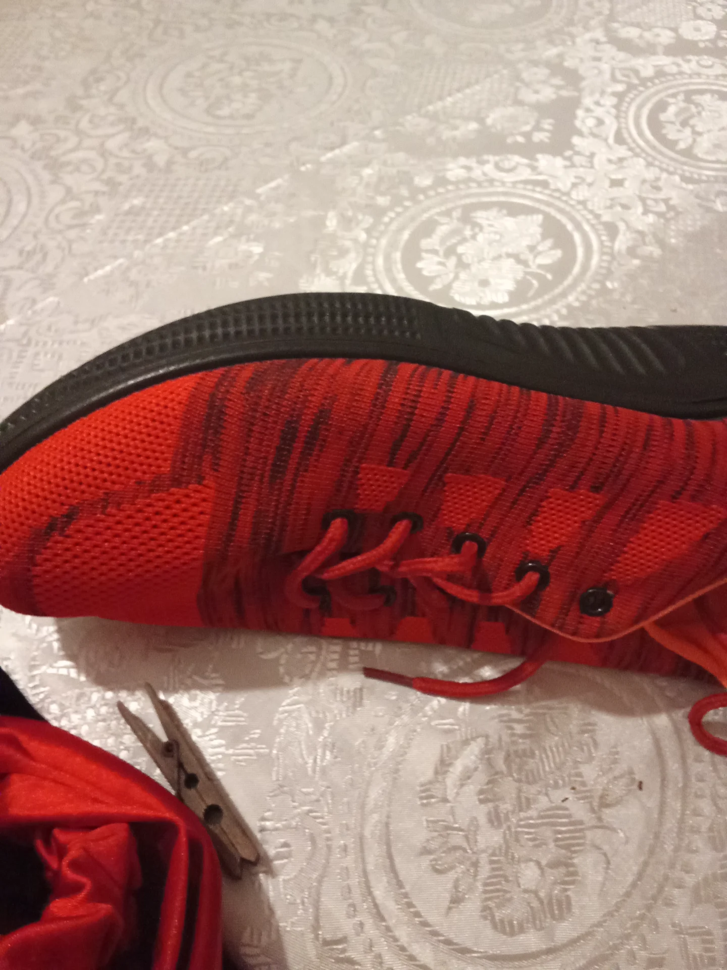 Adidași rosii noi numărul 41 – Lumina, Constanța