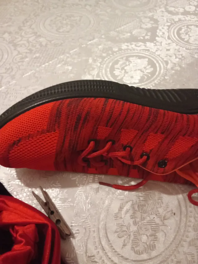 Adidași rosii noi numărul 41 – Lumina, Constanța