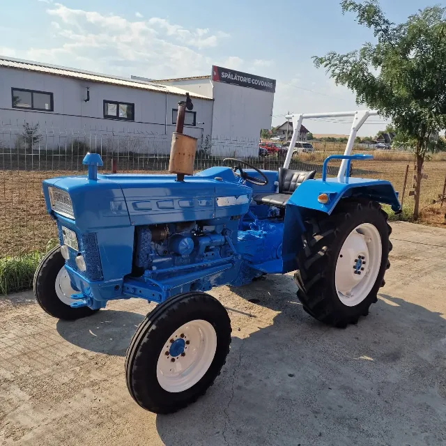 Tractor Ford 2000 – fotografia 2 din 4