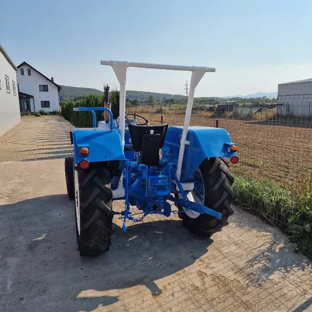 Tractor Ford 2000 – fotografia 4 din 4