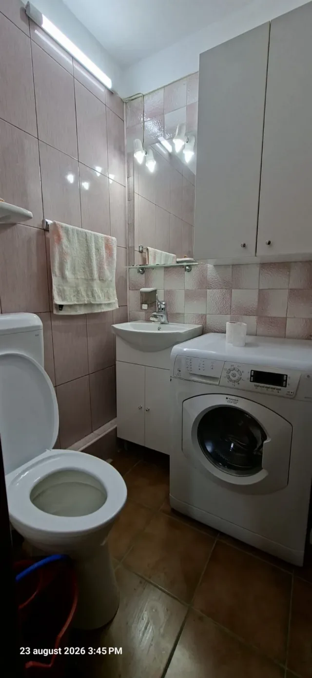 Închiriez apartament cu trei camere – fotografia 7 din 8