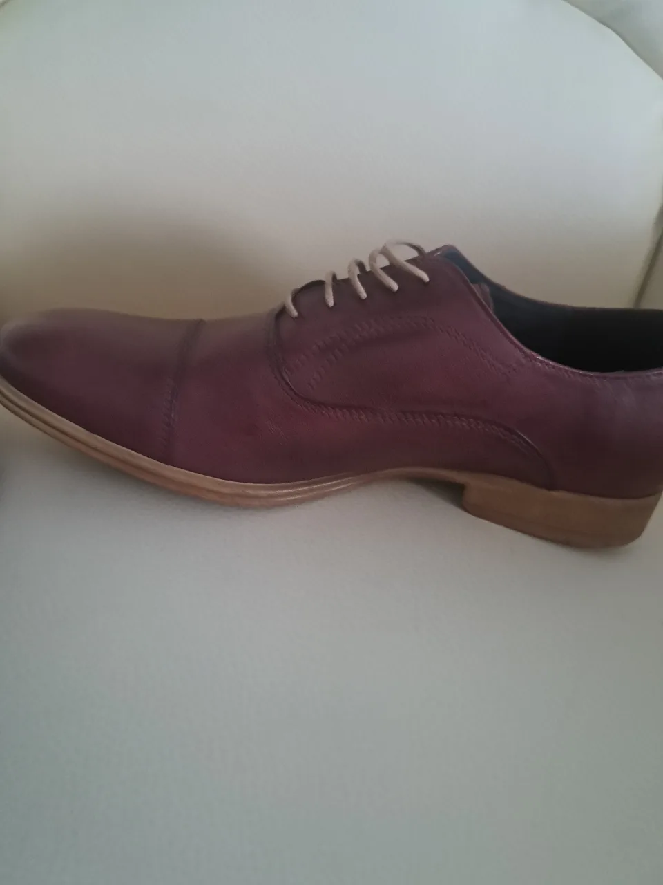 Pantofi din piele stare impecabila nepurtati nr 40 – Oradea, Bihor