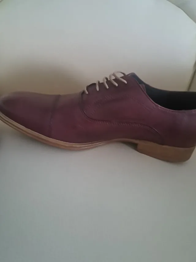 Pantofi din piele stare impecabila nepurtati nr 40 – Oradea, Bihor