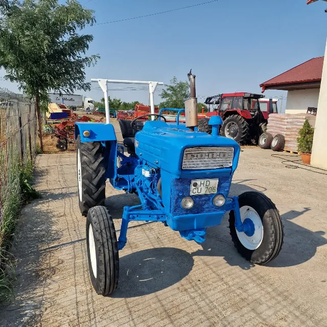 Tractor Ford 2000 – fotografia 3 din 4